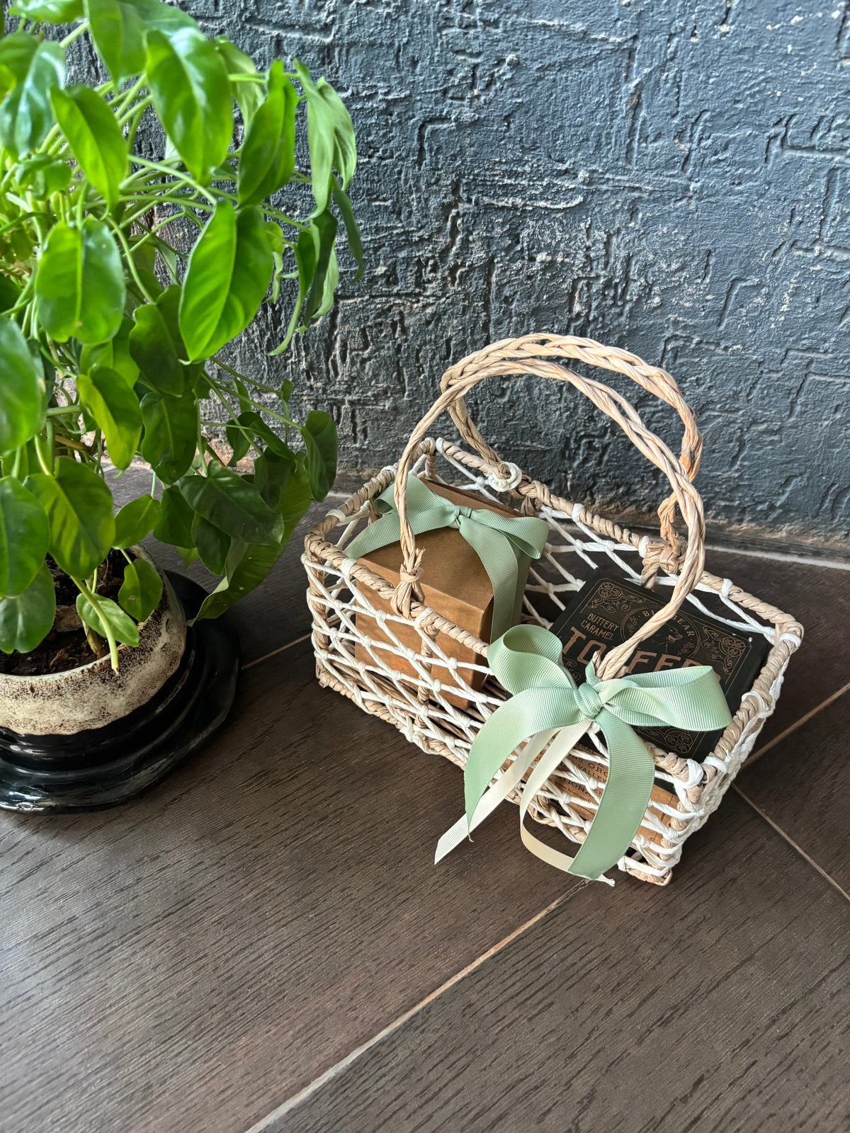 GIFT BASKET